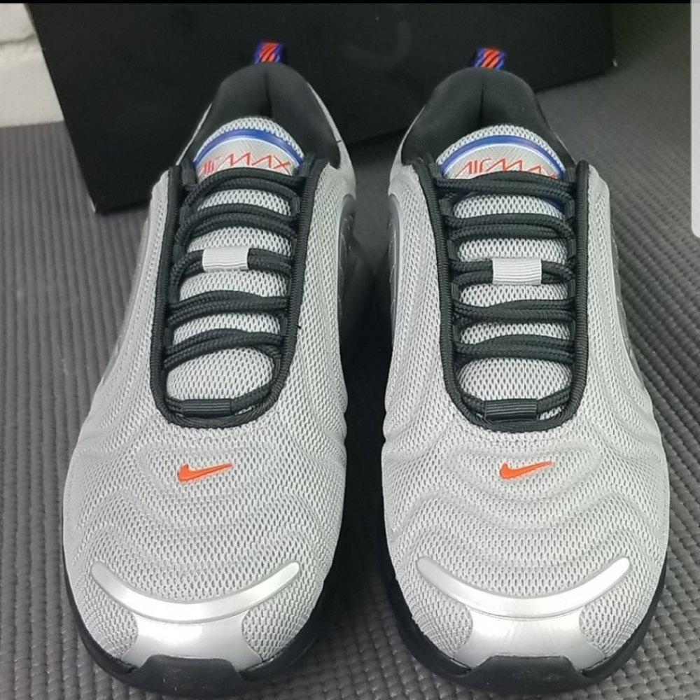 Nike Air Max 720 (GS) Athletic Shoe Silver - Picture 4 of 10
